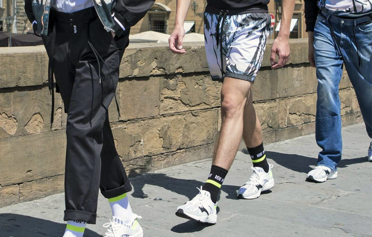 Podpowiadamy, jakie spodnie zabrać na urlop