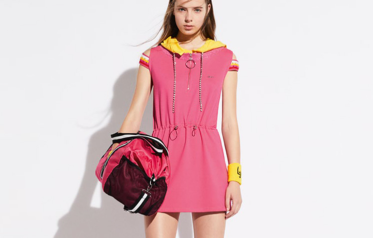 Idealna na lato – sukienka w sportowym stylu