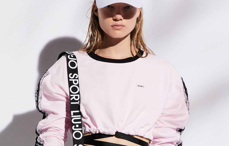 Niebanalne bluzy dla Niej