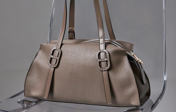 Modne Akcesoria Jesień 2025 – Detale, Które Wyróżnią Twój Look