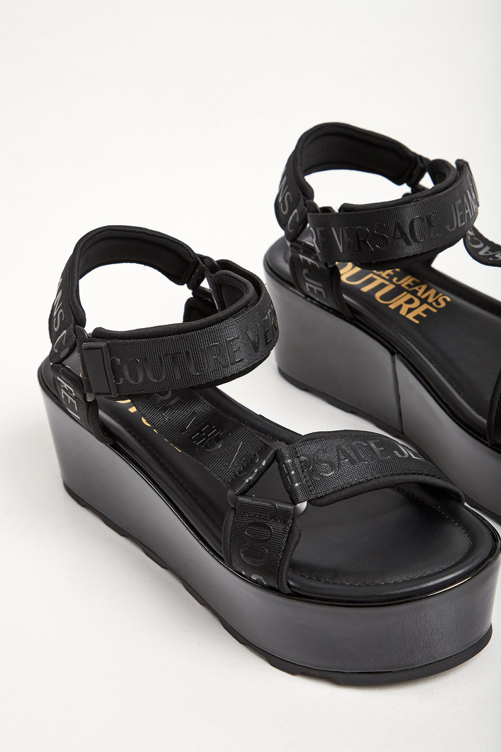 Sandały damskie na platformie VERSACE JEANS COUTURE