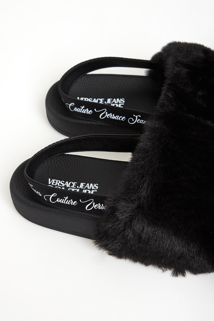 Klapki damskie z futerkiem VERSACE JEANS COUTURE