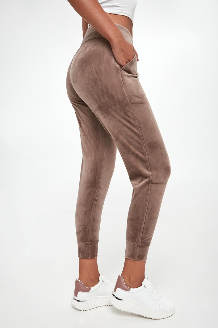 Spodnie dresowe damskie welurowe DKNY