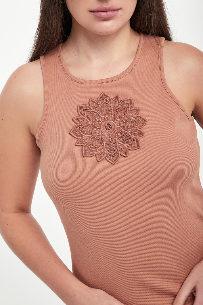Top damski prążkowany z haftem TWINSET