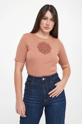 T-shirt damski z haftem TWINSET