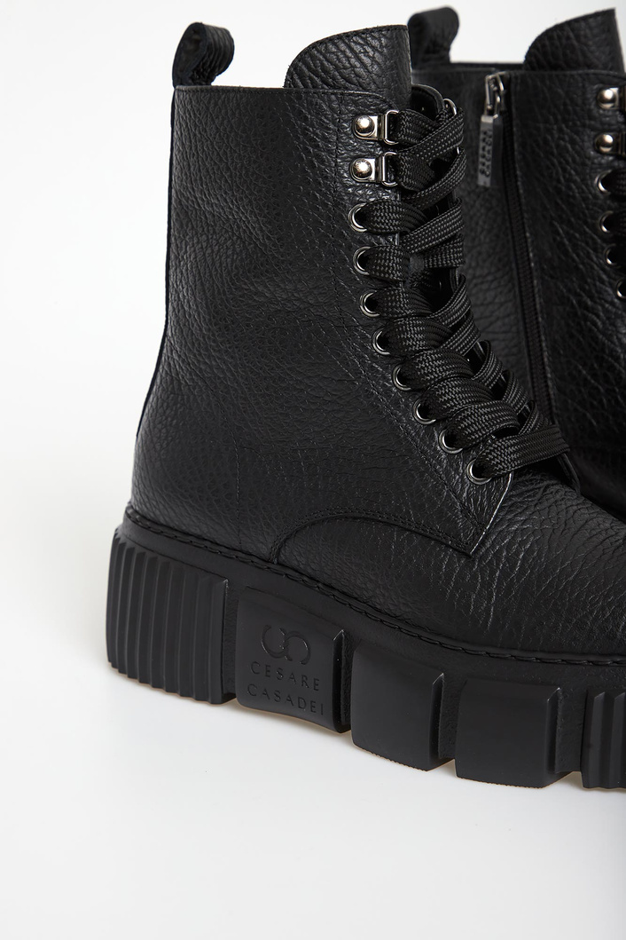 Trapery damskie skórzane CESARE CASADEI