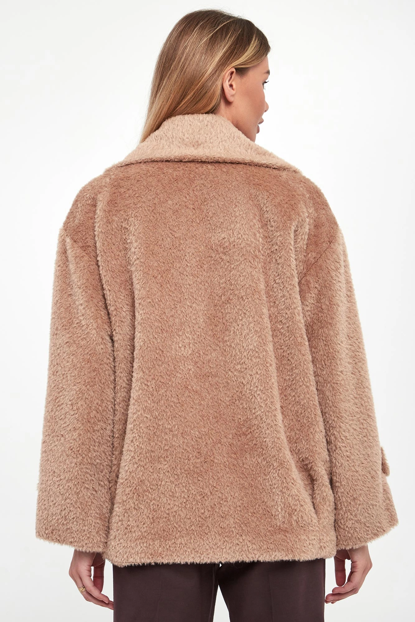 pol_pl_Plaszcz-damski-z-alpaka