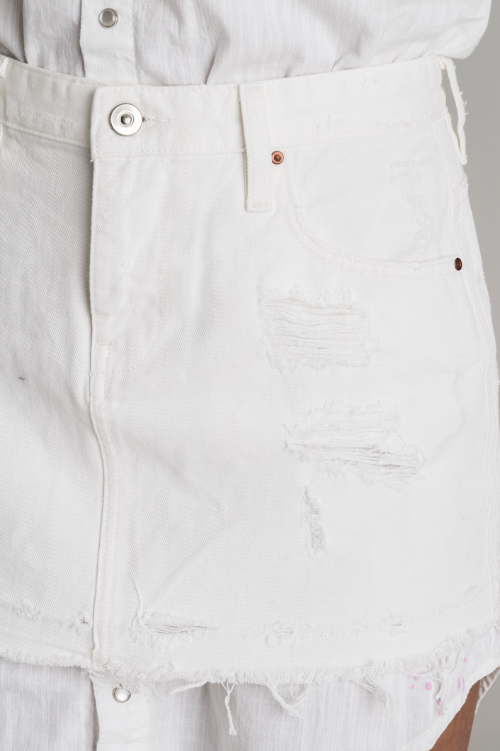 Biała koszulowa sukienka Diesel z jeansową spódnicą