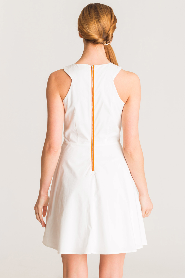 Biała sukienka na ramiączkach Armani Exchange z ozdobnym zamkiem