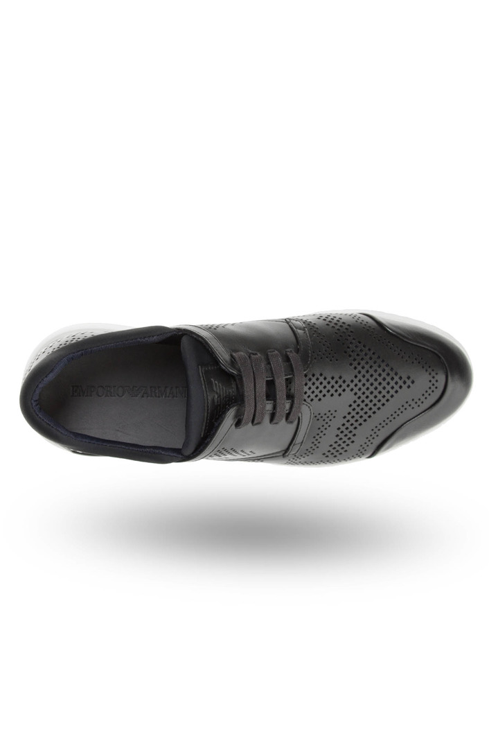 Czarne skórzane sneakersy Emporio Armani we wzór