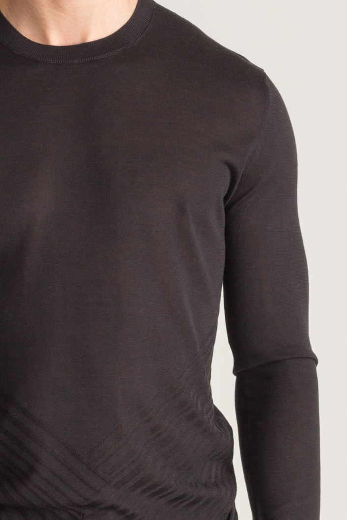 Czarny jedwabny sweter Versace Collection z tłoczonym wzorem