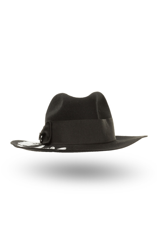 Czarny wełniany kapelusz z haftem 